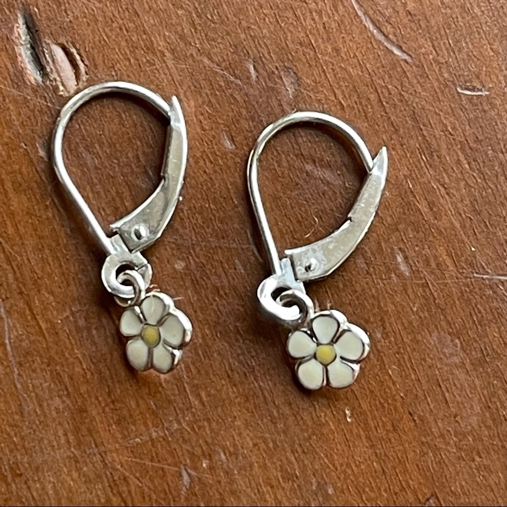 Dainty sterling silver daisy earrings